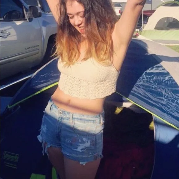 HOLLISTER • Crochet Top - Picture 2 of 7